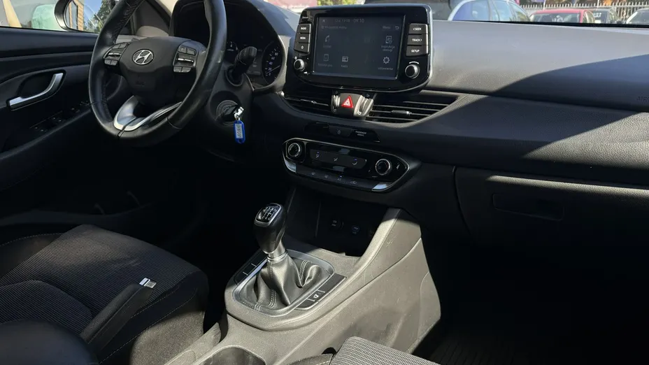 HYUNDAI i30 -