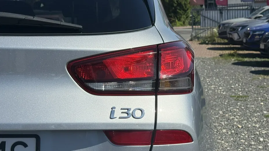 HYUNDAI i30 -