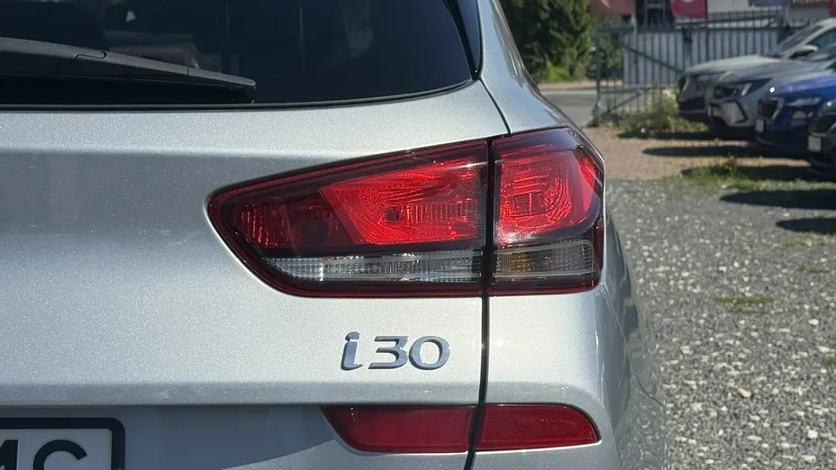 HYUNDAI i30 -