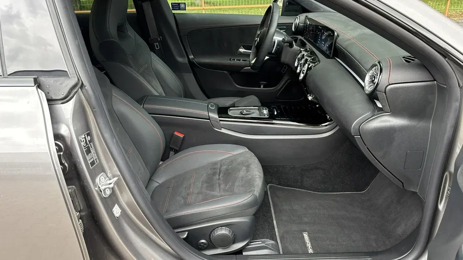 MERCEDES-BENZ CLA -