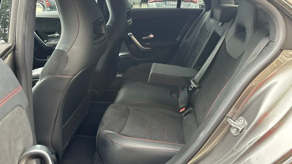MERCEDES-BENZ CLA -