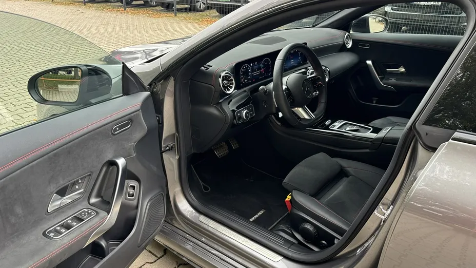 MERCEDES-BENZ CLA -
