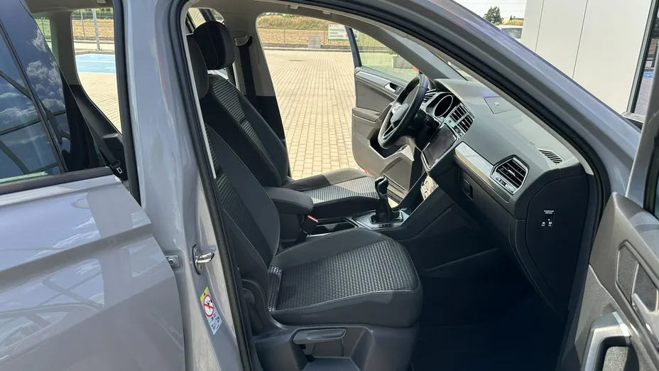 VOLKSWAGEN Tiguan -