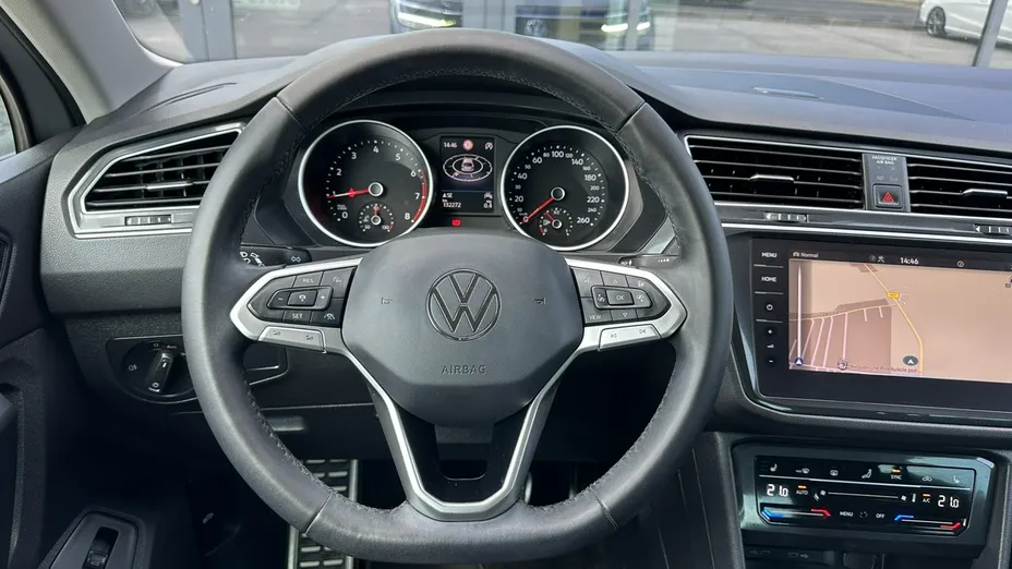 VOLKSWAGEN Tiguan -
