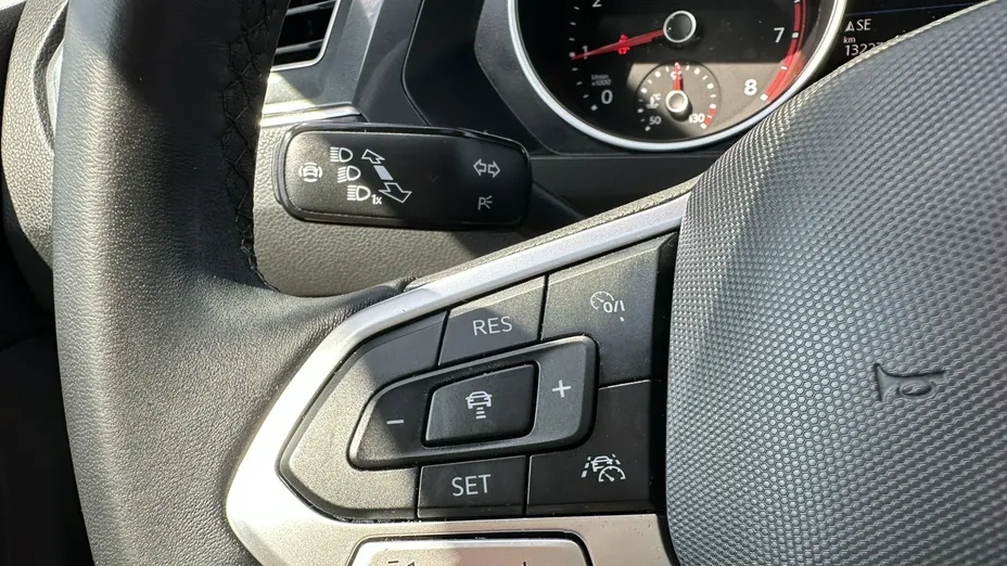 VOLKSWAGEN Tiguan -