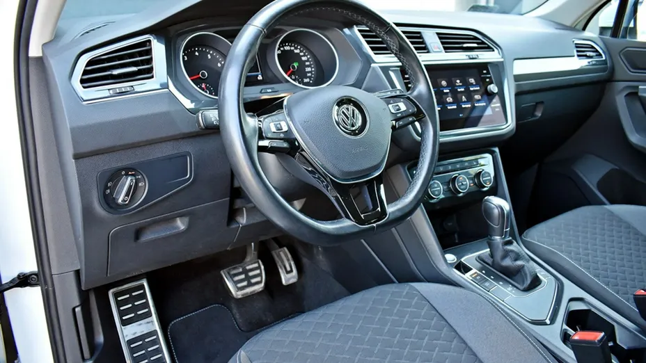 VOLKSWAGEN Tiguan -