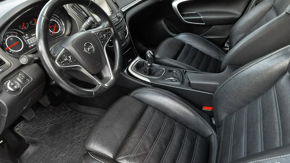 OPEL Insignia -