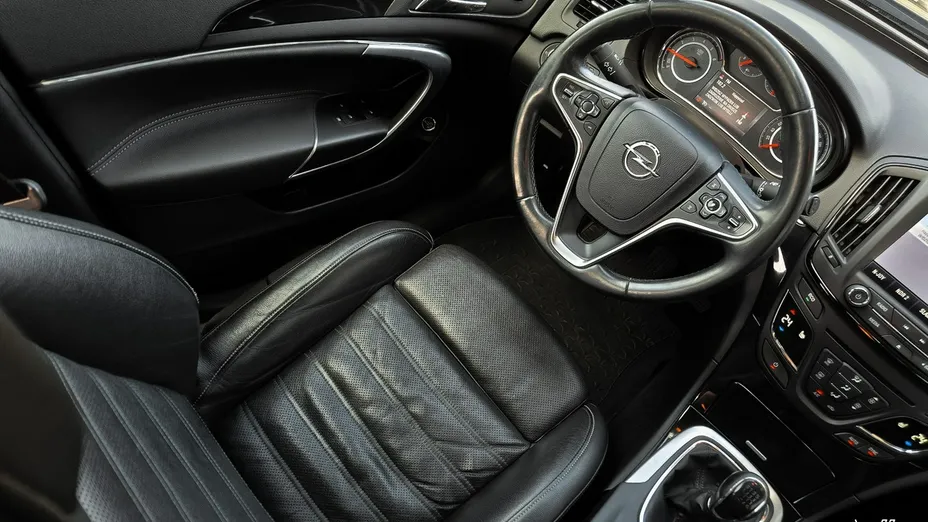 OPEL Insignia -