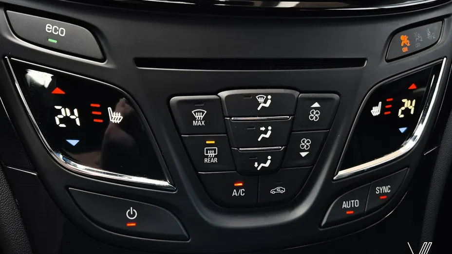 OPEL Insignia -