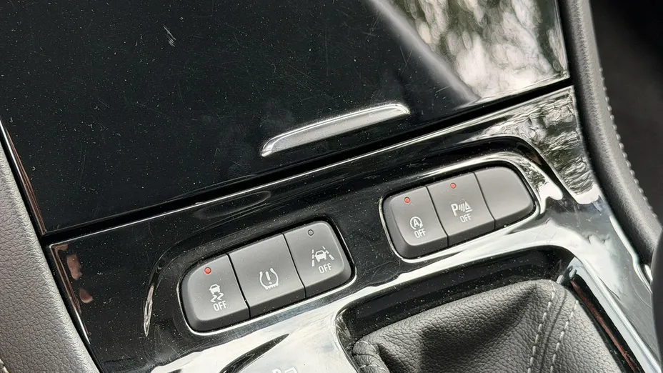 OPEL Grandland X -