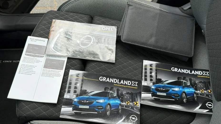 OPEL Grandland X -