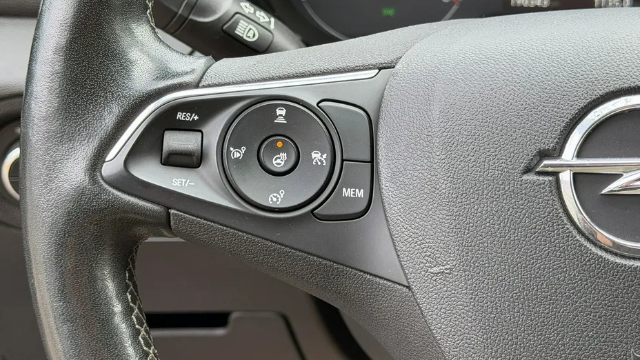 OPEL Grandland X -