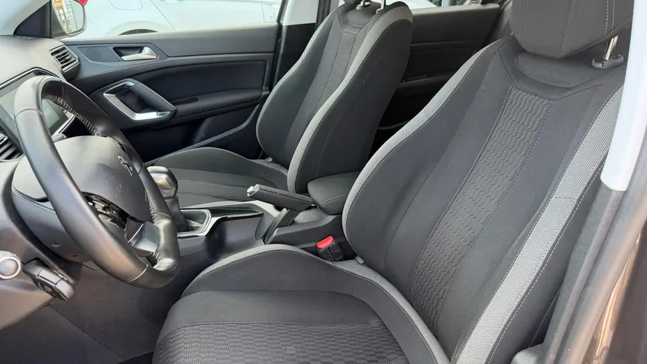 PEUGEOT 308 -