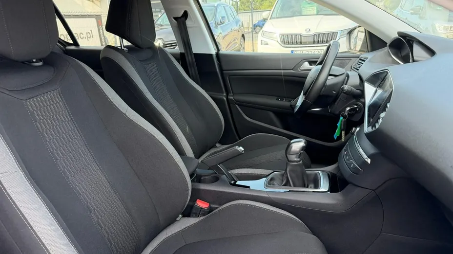 PEUGEOT 308 -
