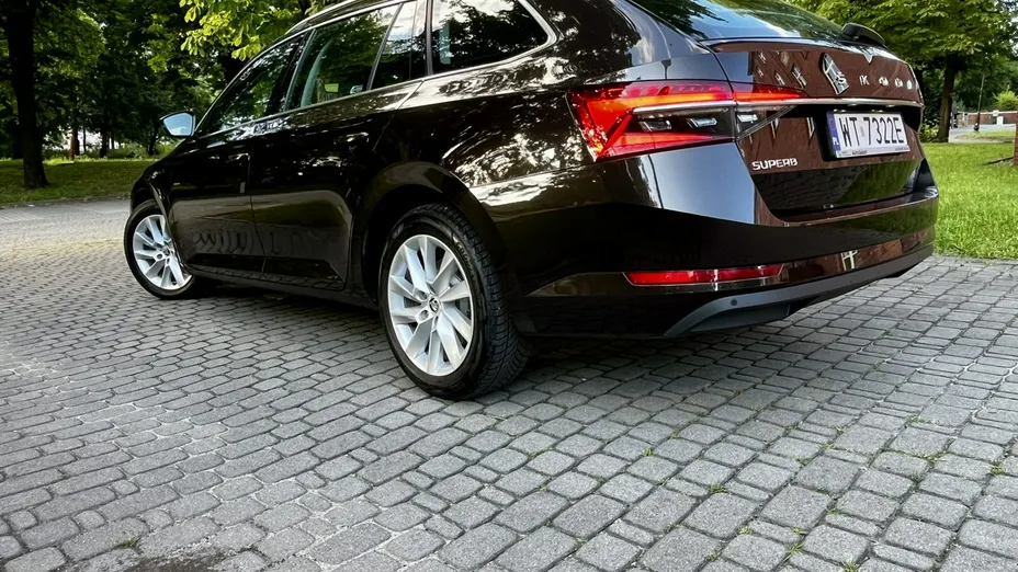 SKODA Superb -