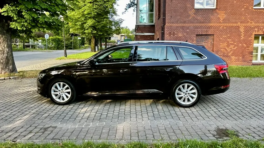 SKODA Superb -