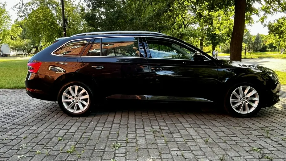 SKODA Superb -