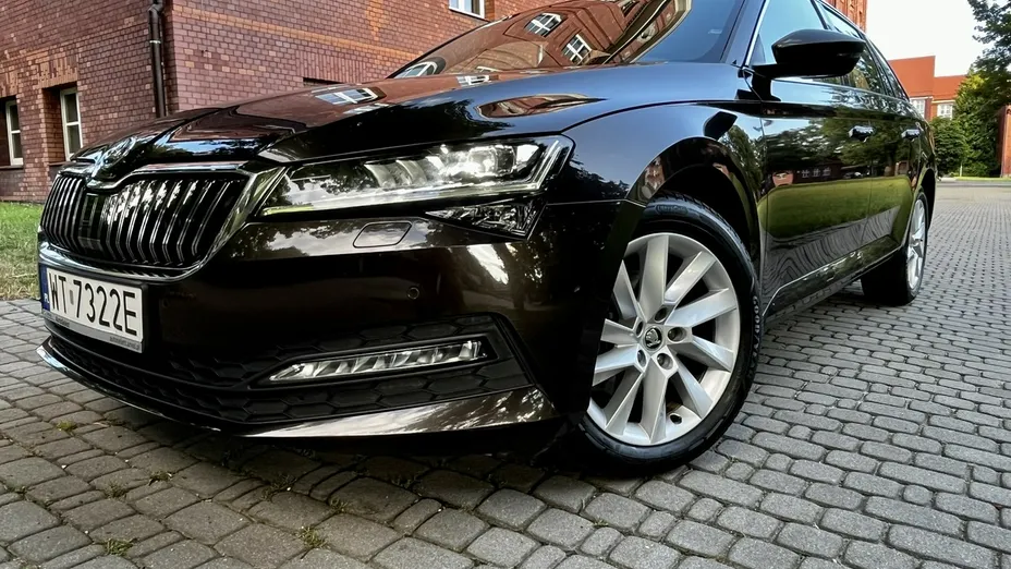 SKODA Superb -