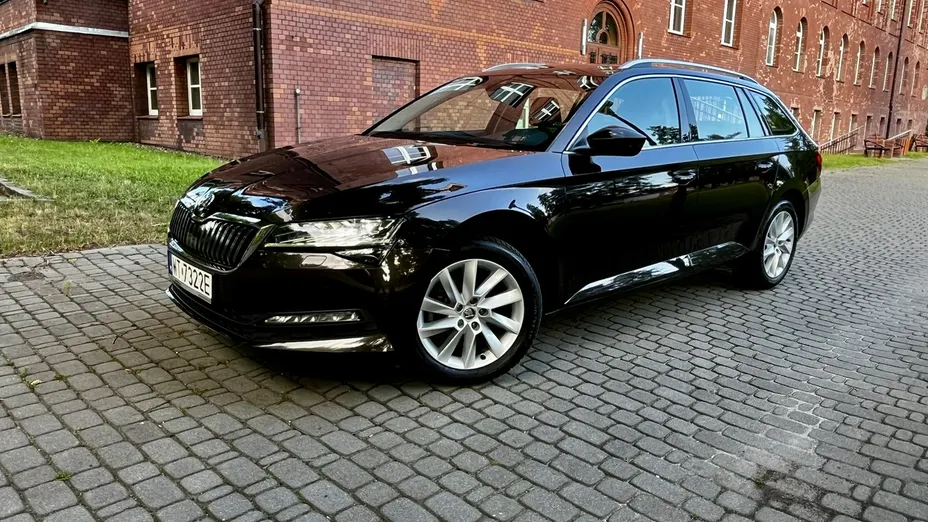 SKODA Superb -