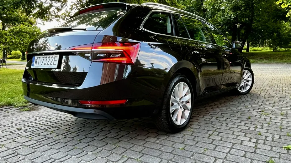 SKODA Superb -