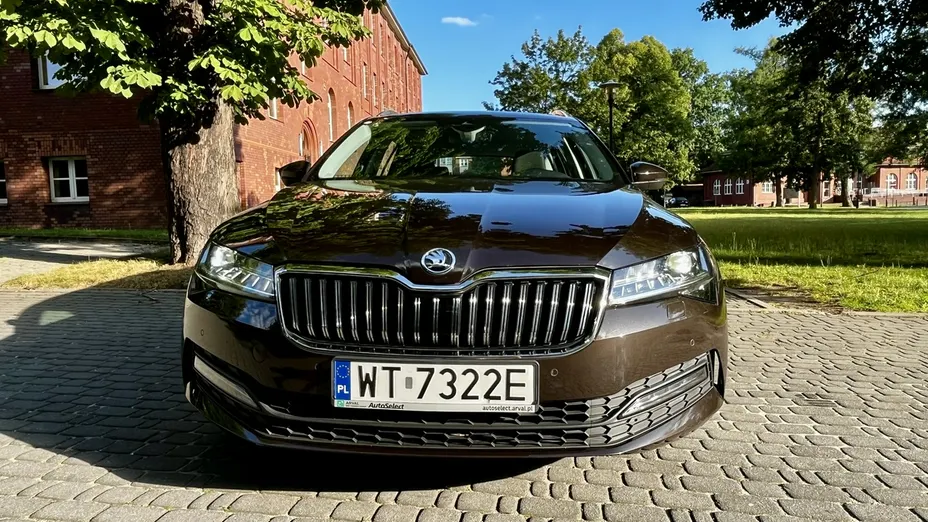 SKODA Superb -