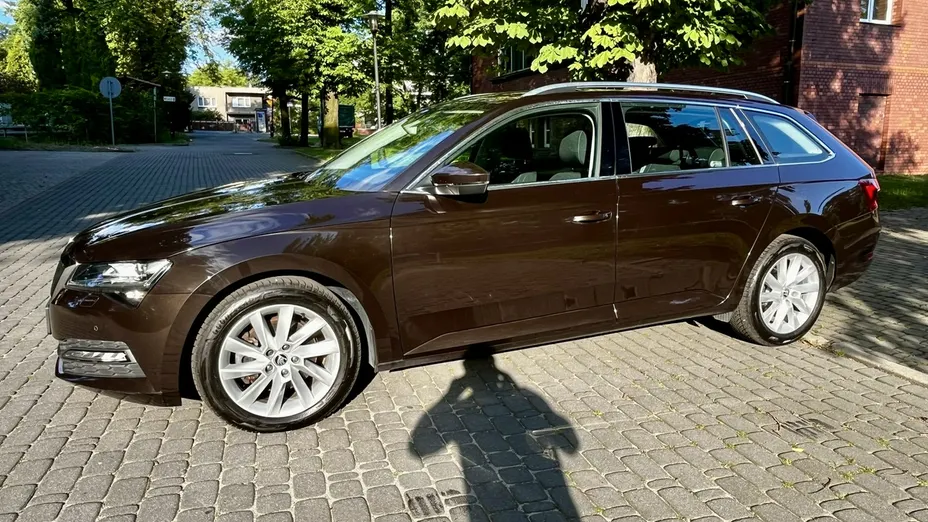 SKODA Superb -