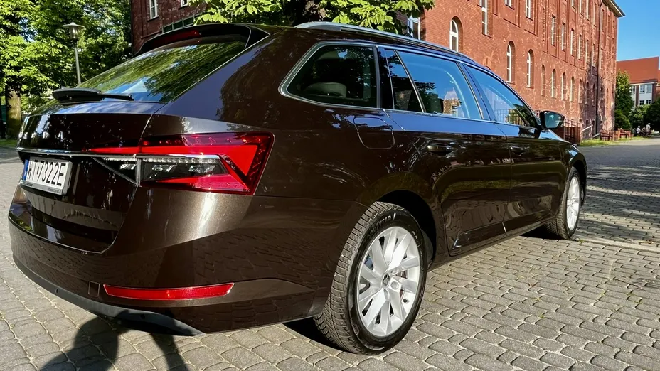 SKODA Superb -