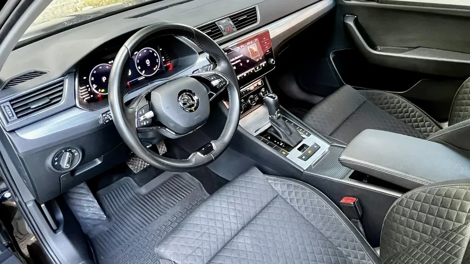 SKODA Superb -