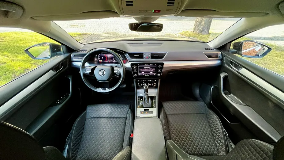SKODA Superb -