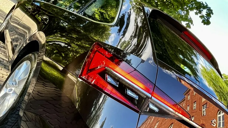 SKODA Superb -