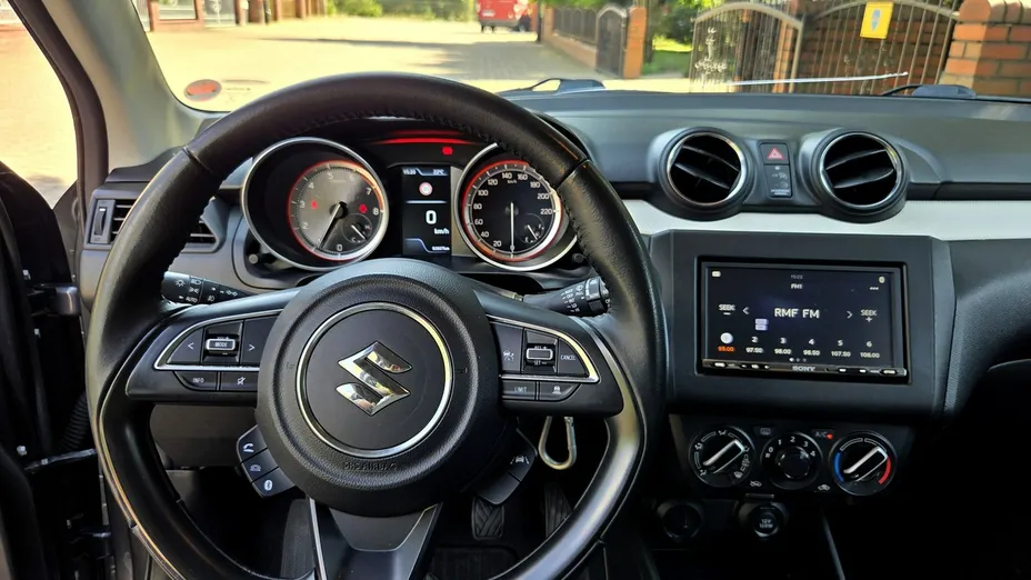 SUZUKI Swift -