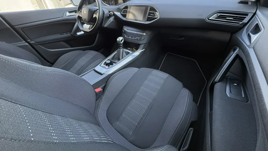 PEUGEOT 308 -