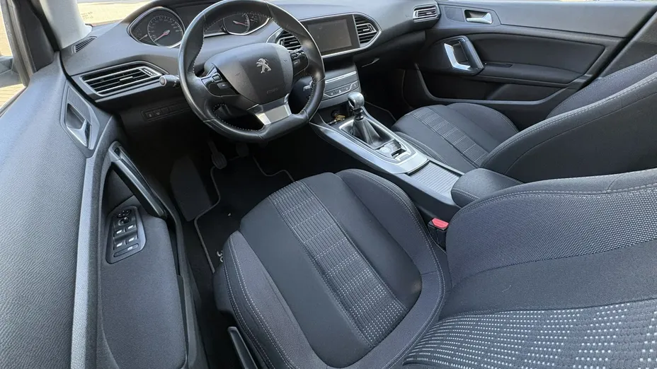 PEUGEOT 308 -