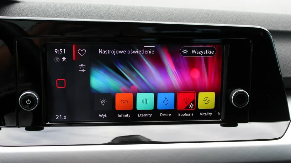 VOLKSWAGEN Golf -
