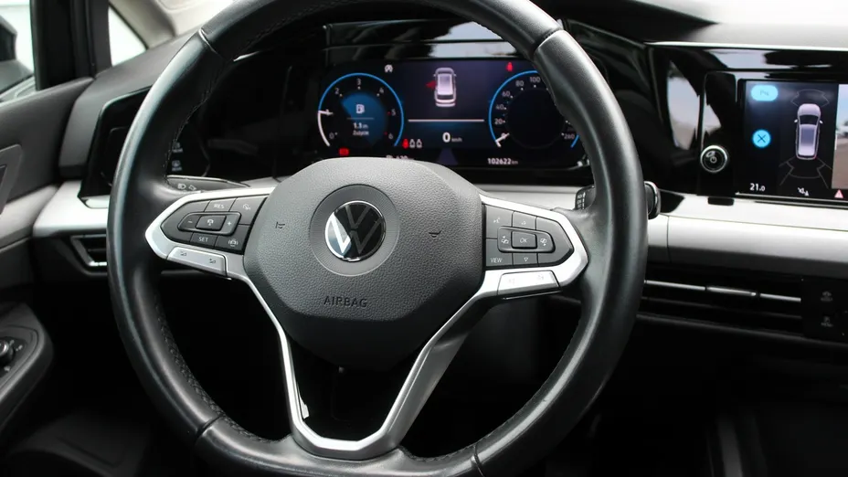 VOLKSWAGEN Golf -