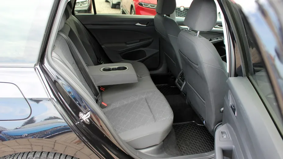 VOLKSWAGEN Golf -