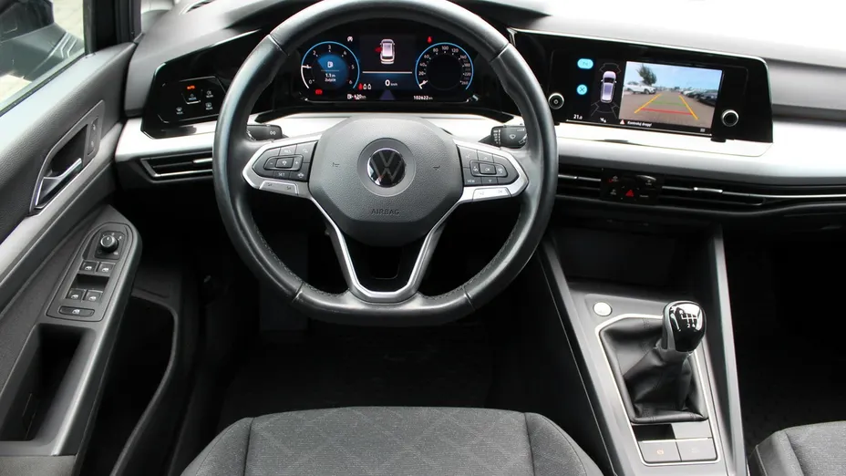 VOLKSWAGEN Golf -
