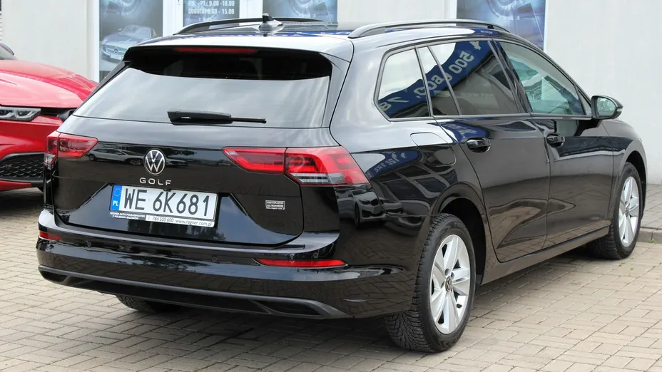VOLKSWAGEN Golf -