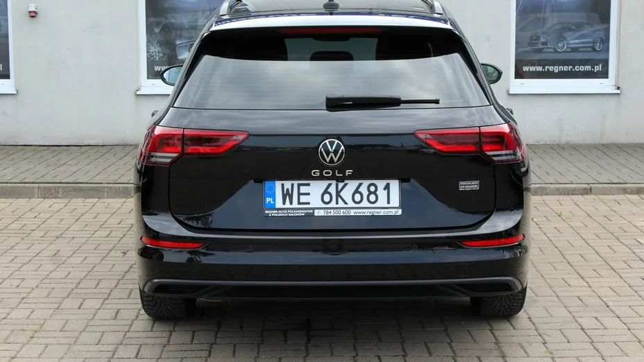 VOLKSWAGEN Golf -