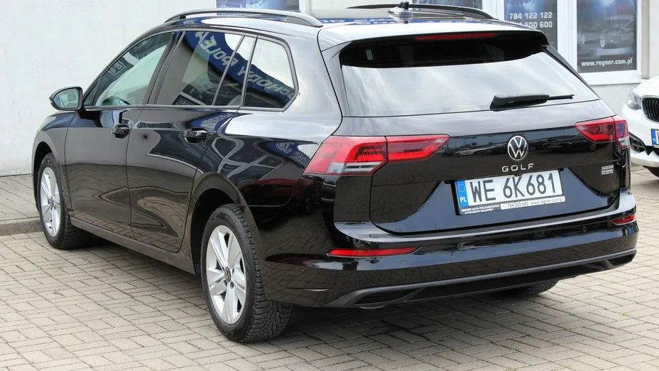 VOLKSWAGEN Golf -