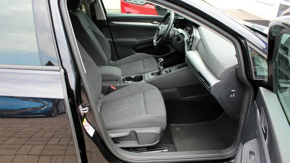 VOLKSWAGEN Golf -