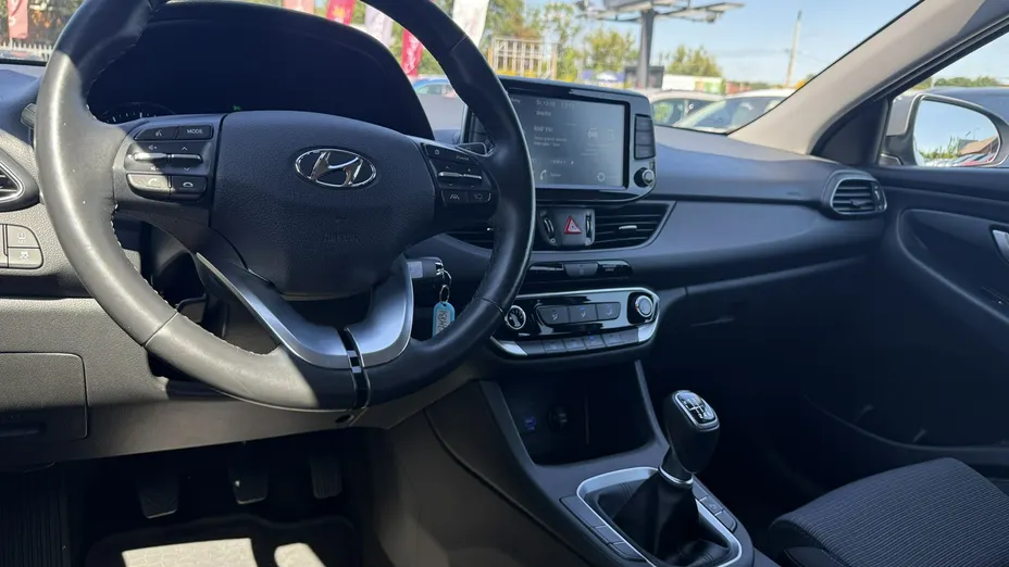 HYUNDAI i30 -
