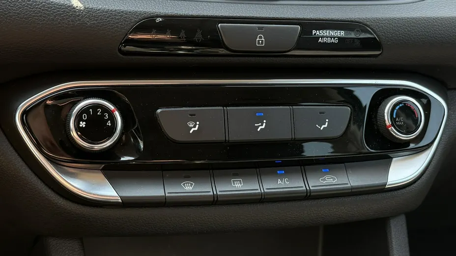 HYUNDAI i30 -