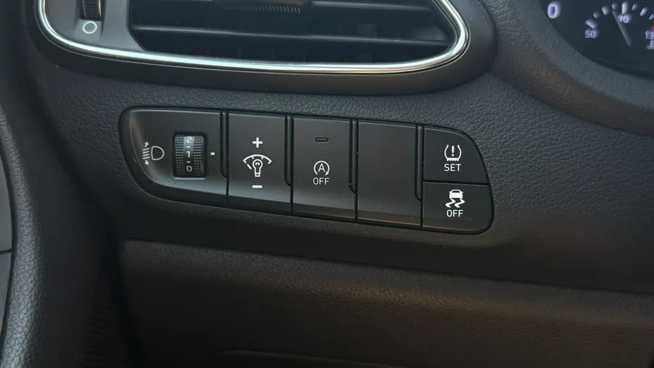 HYUNDAI i30 -