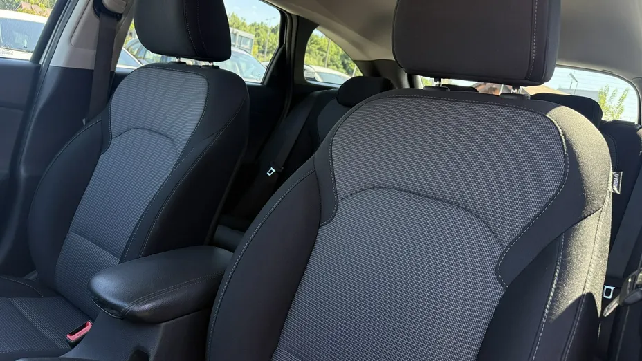 HYUNDAI i30 -