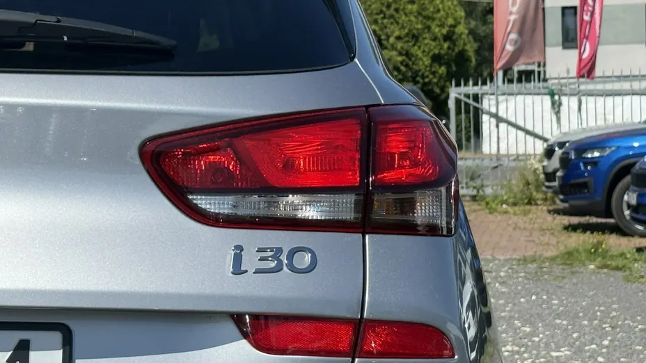 HYUNDAI i30 -