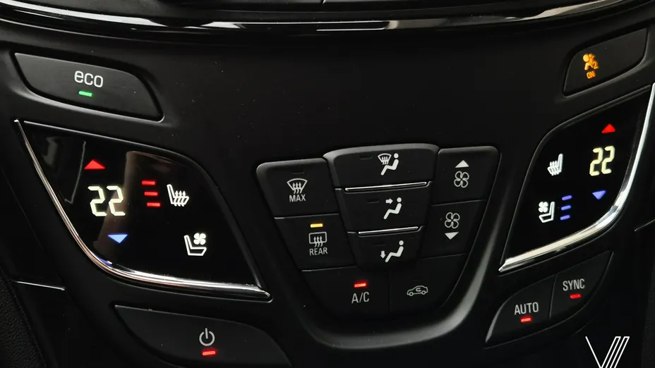 OPEL Insignia -