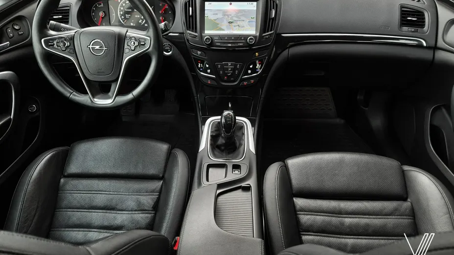 OPEL Insignia -