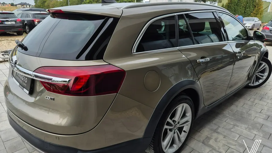 OPEL Insignia -