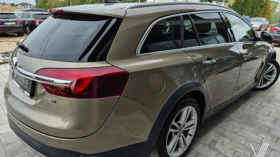 OPEL Insignia -